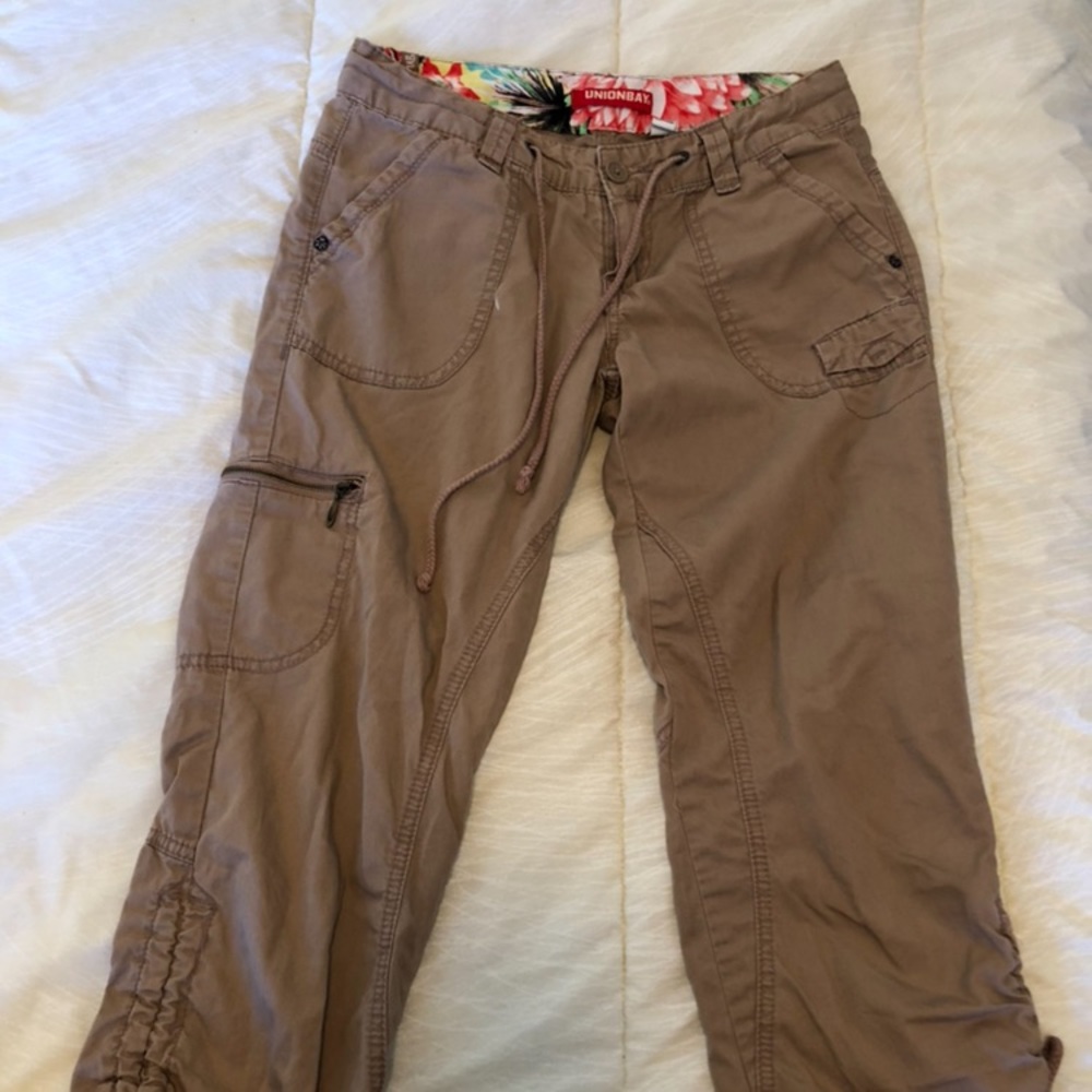 Brown Capris.